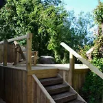 샬레 Large Luxury Shepherds Hut With Hot Tub Nr Bath 브리스틀