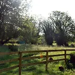 Large Luxury Shepherds Hut With Hot Tub Nr Bath