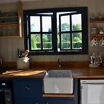 Large Luxury Shepherds Hut With Hot Tub Nr Bath * بريستول
