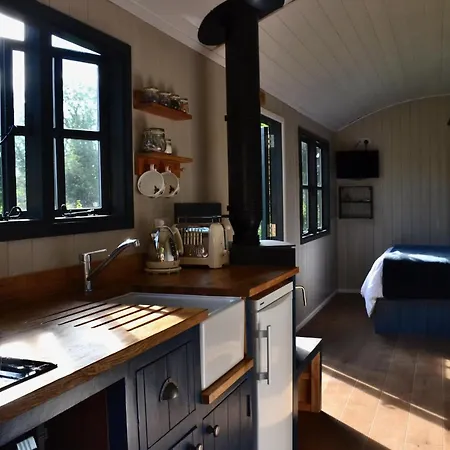 Large Luxury Shepherds Hut With Hot Tub Nr Bath Chalet *