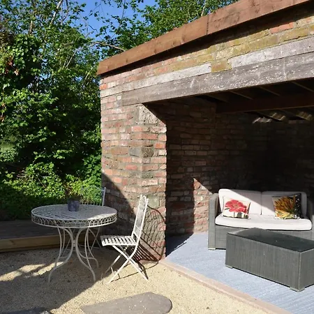 Large Luxury Shepherds Hut With Hot Tub Nr Bath Alpehytte *