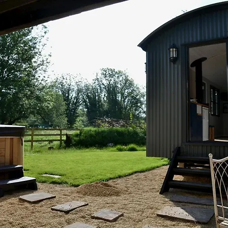 Large Luxury Shepherds Hut With Hot Tub Nr Bath * בריסטול