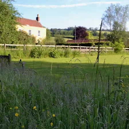 Large Luxury Shepherds Hut With Hot Tub Nr Bath בקתה