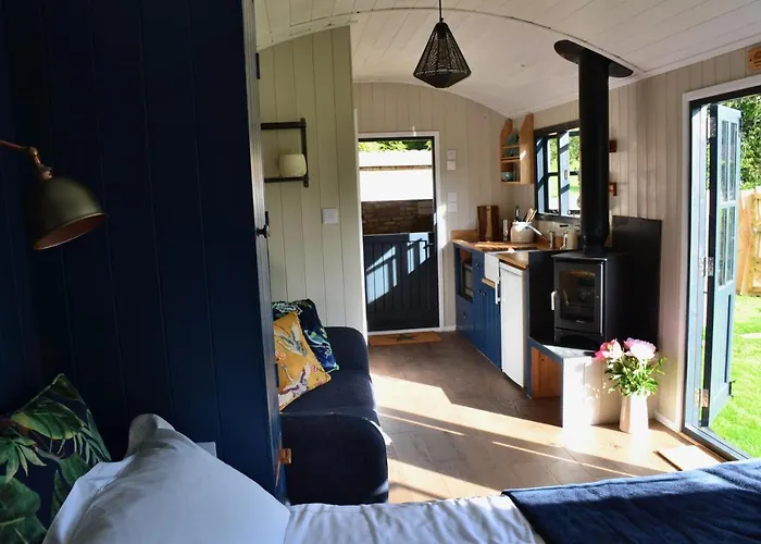 Horská chata Large Luxury Shepherds Hut With Hot Tub Nr Bath