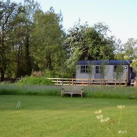 Alpstuga Large Luxury Shepherds Hut With Hot Tub Nr Bath