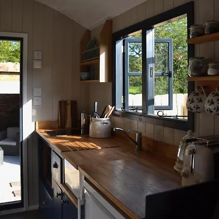 Large Luxury Shepherds Hut With Hot Tub Nr Bath Σαλέ *