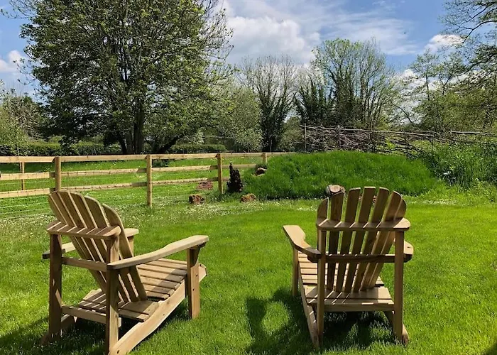 Chalet Large Luxury Shepherds Hut With Hot Tub Nr Bath *