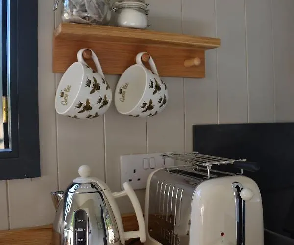 Chalet Large Luxury Shepherds Hut With Hot Tub Nr Bath