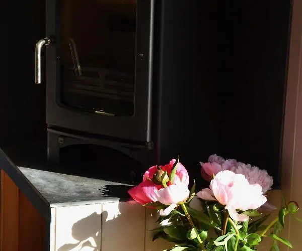 Large Luxury Shepherds Hut With Hot Tub Nr Bath Chalet *