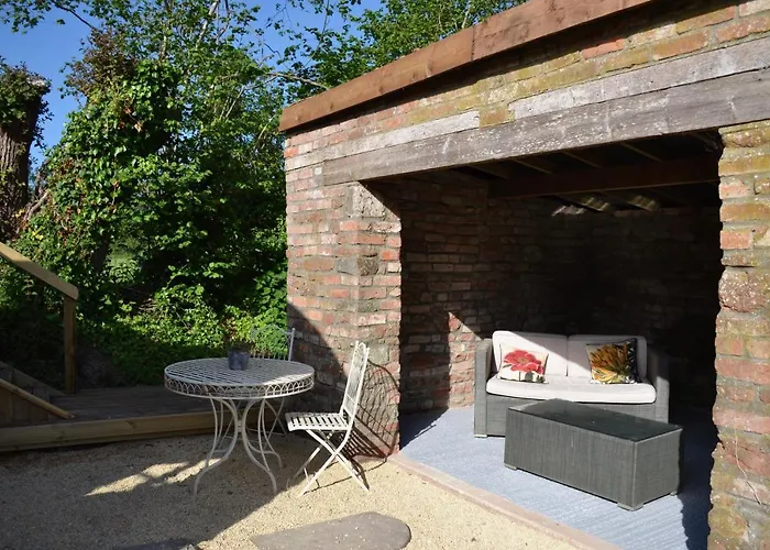 Large Luxury Shepherds Hut With Hot Tub Nr Bath Chalet *