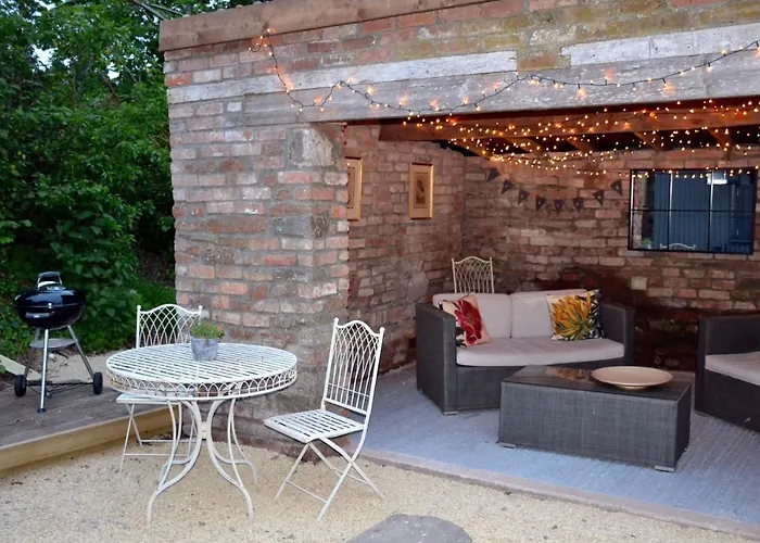 Large Luxury Shepherds Hut With Hot Tub Nr Bath * Bristol